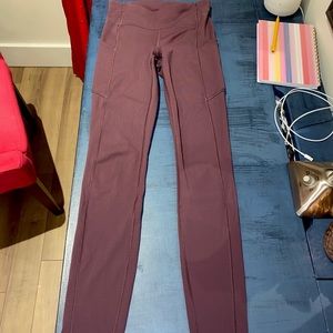 Lululemon Burgundy (plum) fast and free